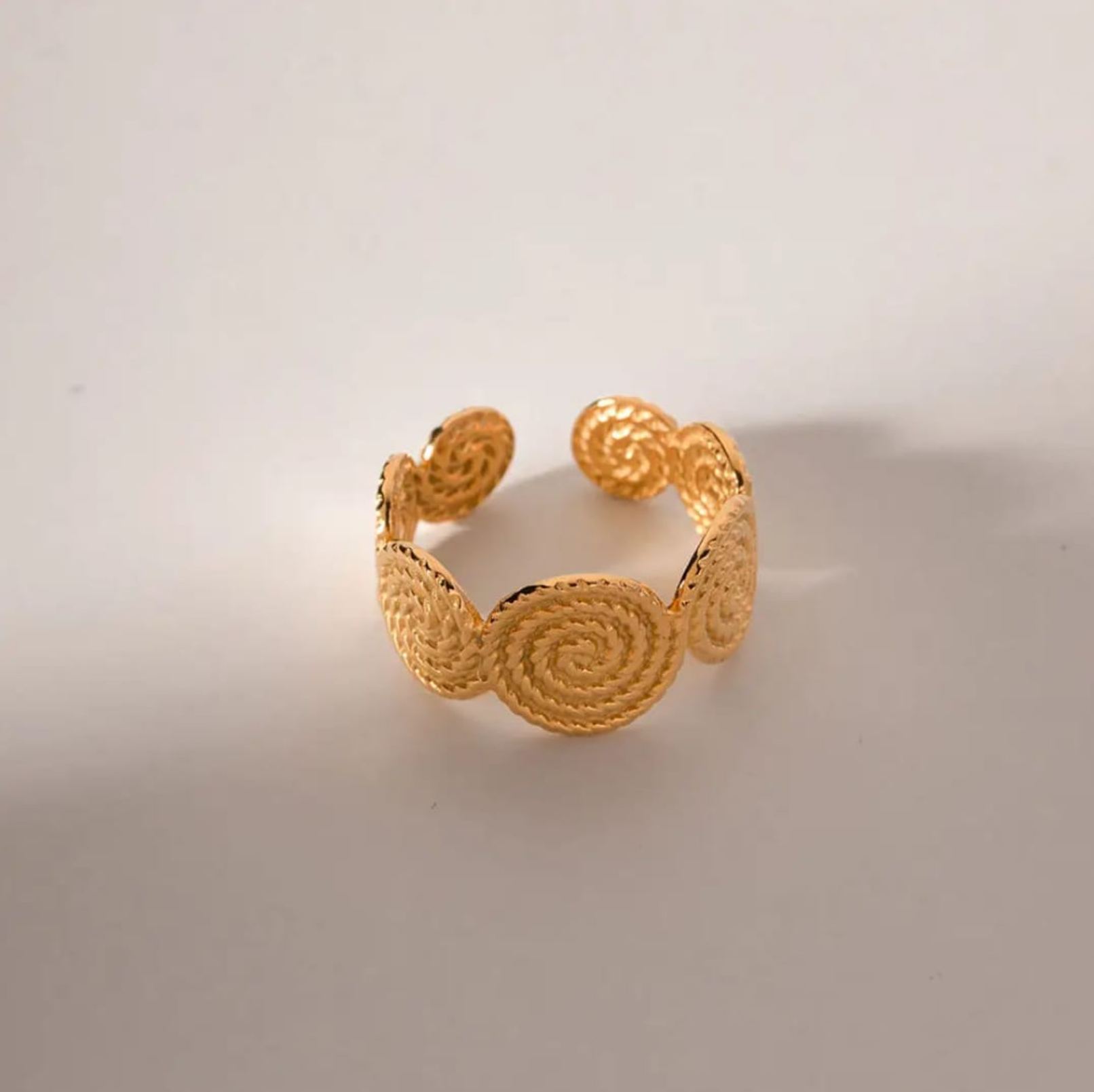 Anillo Espiral dorado de acero inoxidable 316L enchapado en oro 18K - Victoria Secret